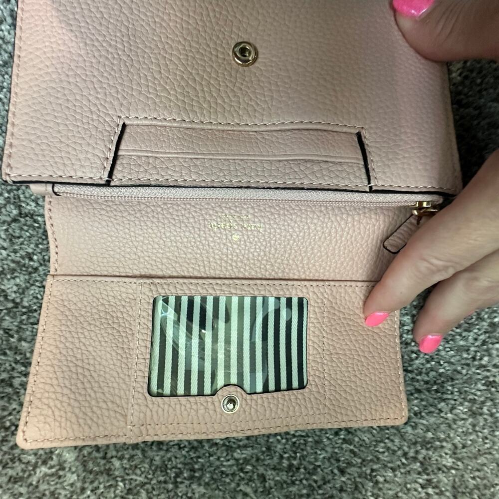 Kate Spade pink wallet with wrist strap - Picture 7 of 8
